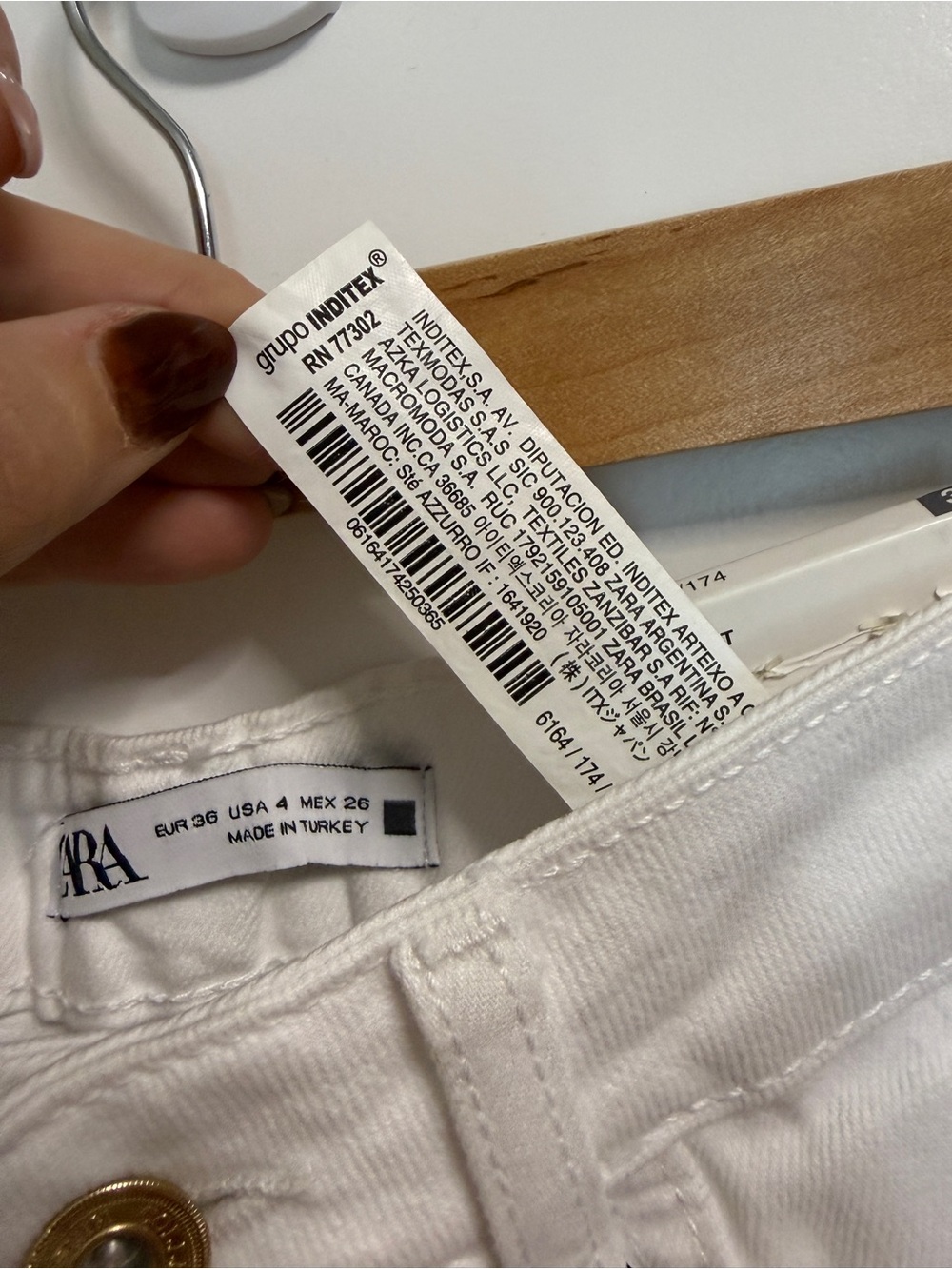 Zara White Mom high rise Straight-Leg Women's Jeans - Picture 4 of 6
